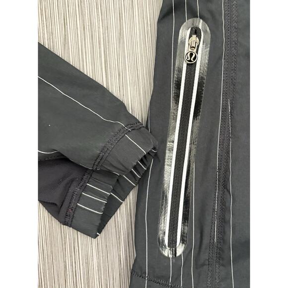 Lululemon Run Get Up and Glow Reflective Jacket Black Size 6 Activewear - Picture 2 of 6